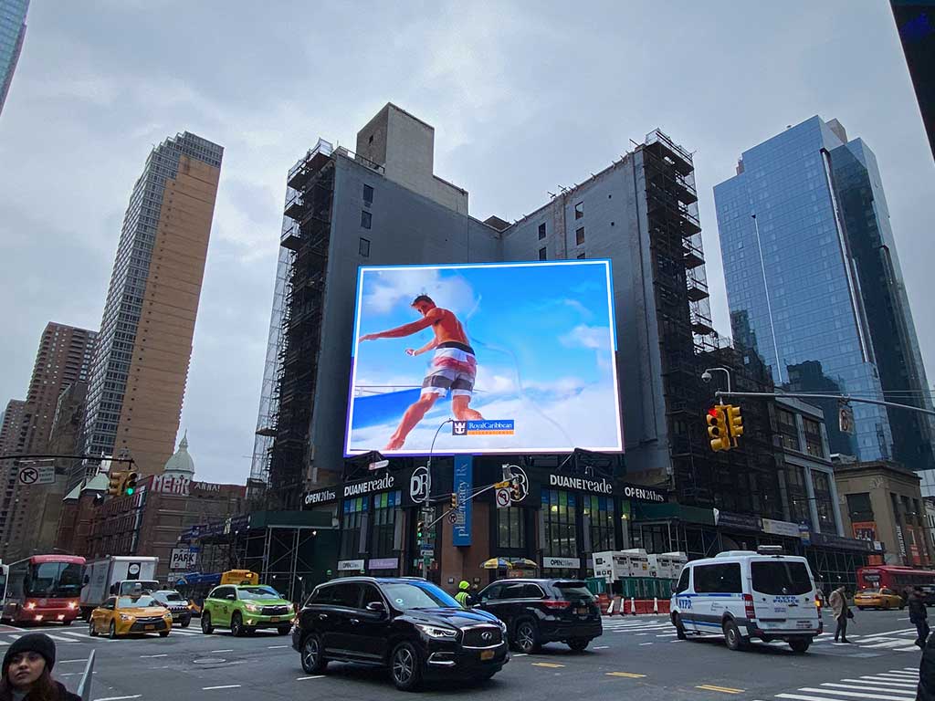 Analog Way’s Aquilon C Processor Drives New 8th Avenue Rooftop LED Spectacular for SNA Displays (6)