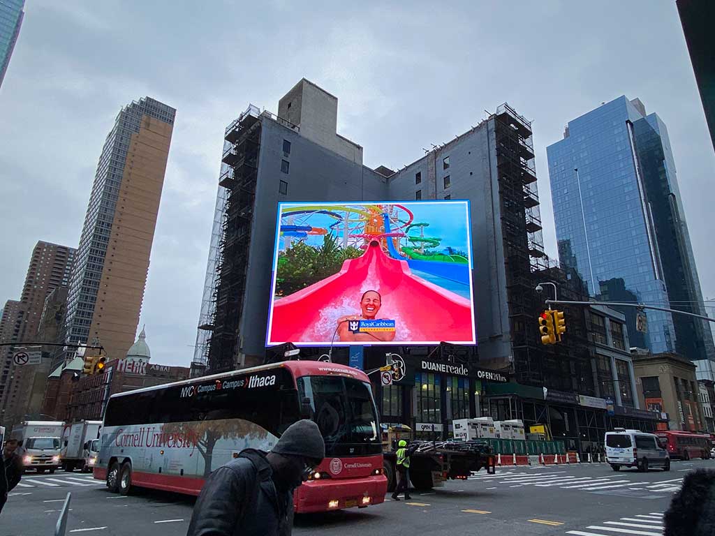 Analog Way’s Aquilon C Processor Drives New 8th Avenue Rooftop LED Spectacular for SNA Displays (7)